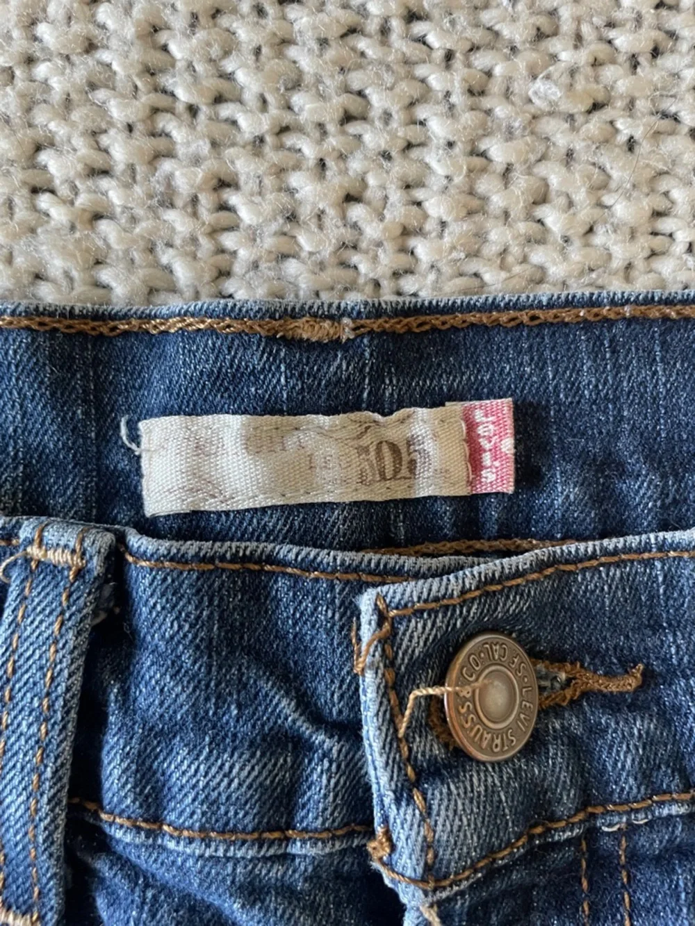 501 Indigo Levi’s - Picture 5 of 9